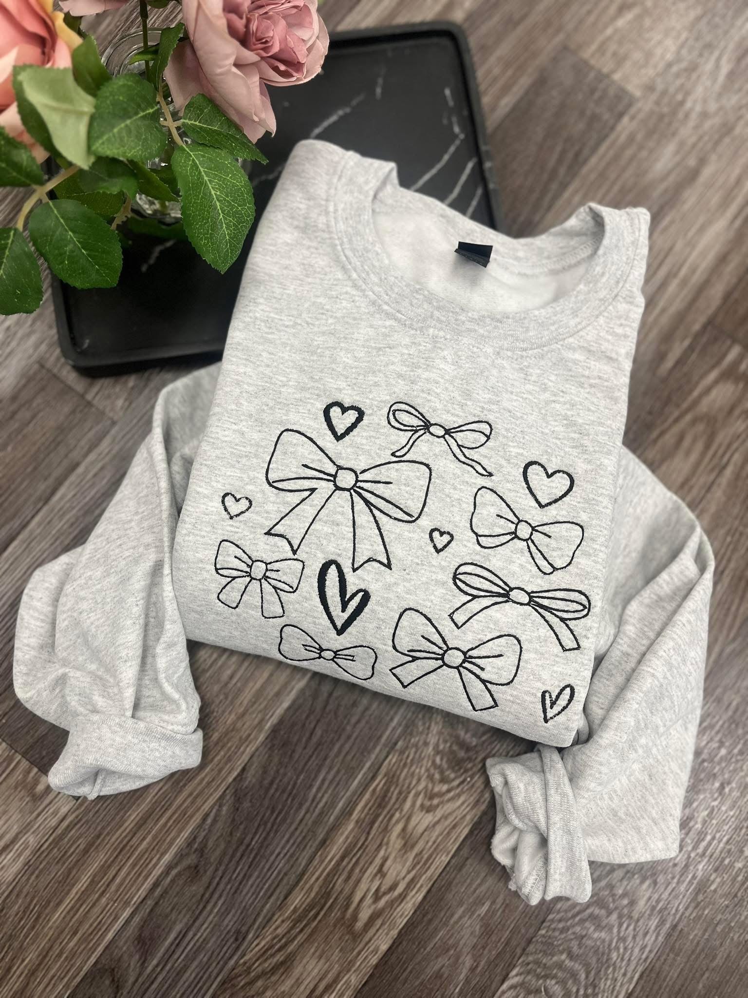 BOW & HEART DOODLE CREWNECK